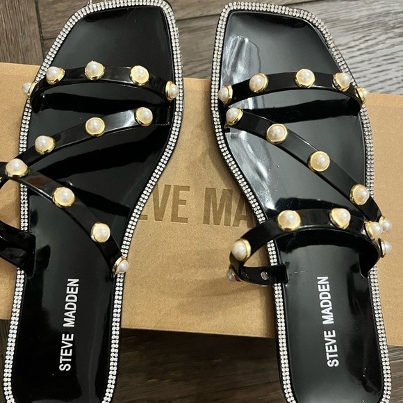 Steve Madden Black Sandals Pearl Embellishment Studded Flat Sandals size 7 NEW - Picture 1 of 4